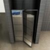 Mat zwarte douche nisdeur met vast glaspaneel